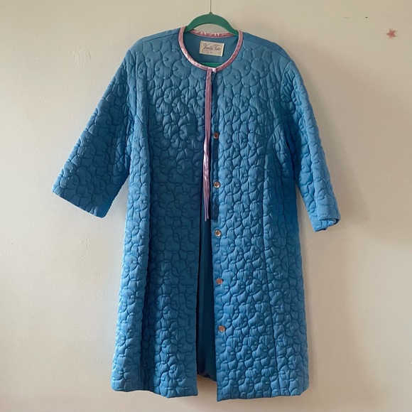 VINTAGE 1950s STYLE LIGHT BLUE DUSTER W/ PINK RIBBON TRIM